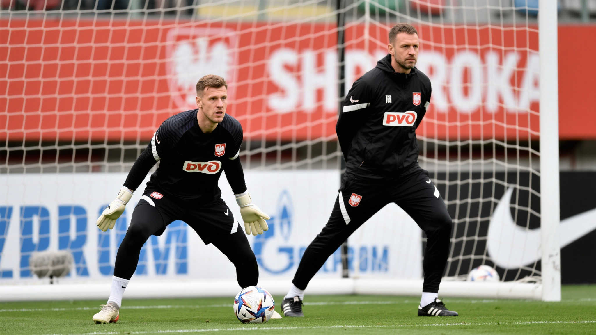 曼城步步紧 曼城步步紧